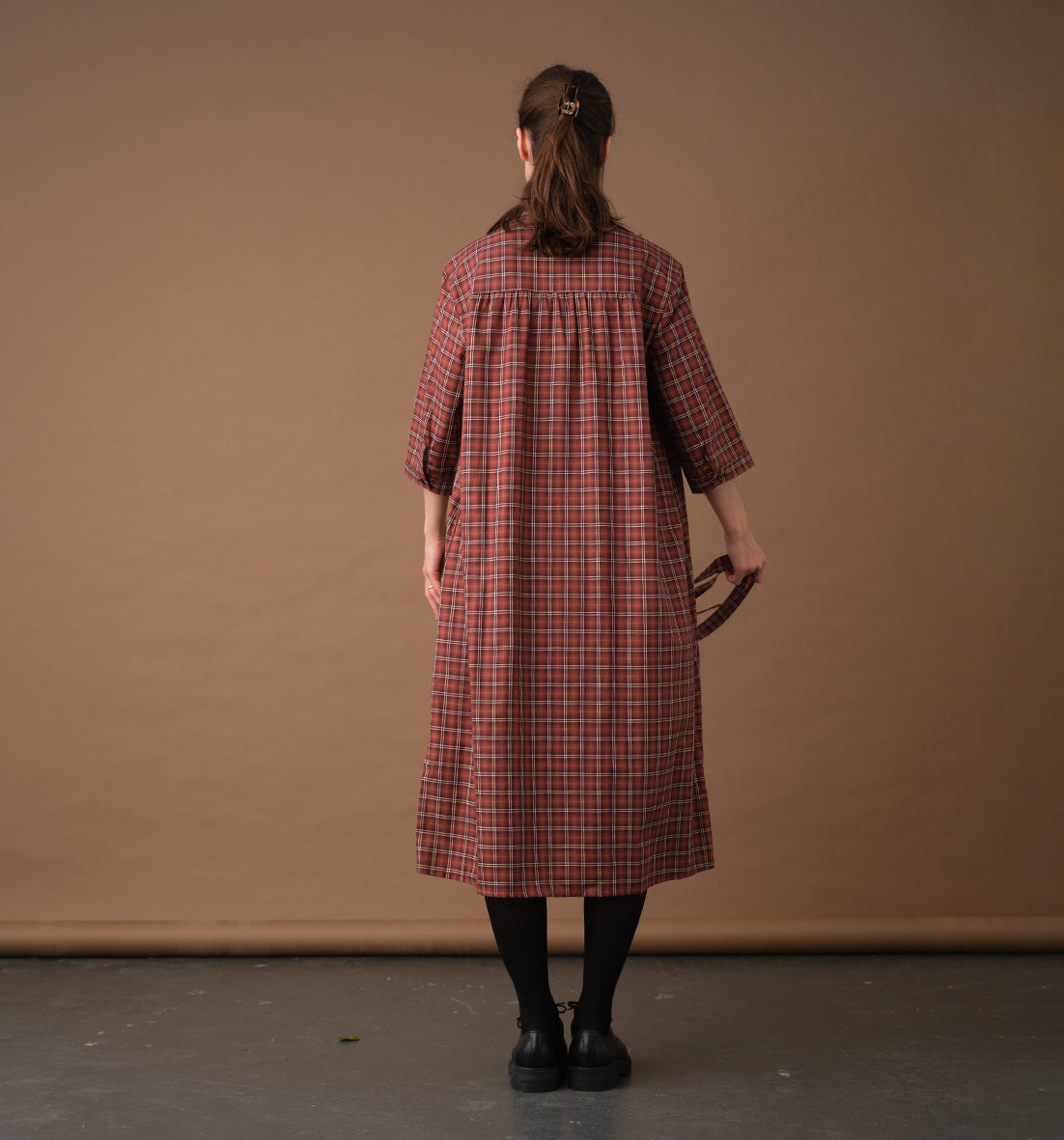 Liebling Svala Rostfarbenes Fensterkaro-Hemdkleid